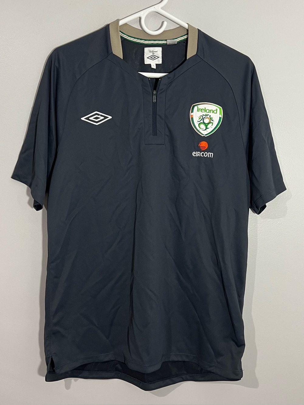 Umbro Ireland Eircom Gray Green 1/4 Zip Soccer Jersey Mens Large